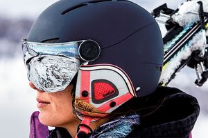 Як правильно вибрати і придбати сноубордический / лижний шолом?